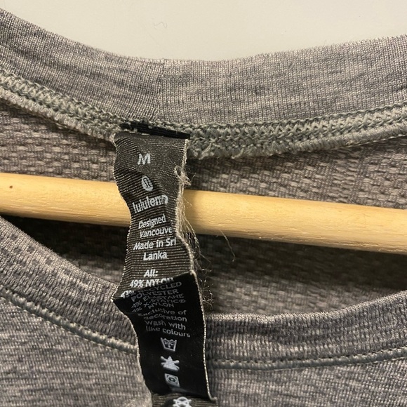 Lululemon Grey Metal Vent Short Sleeve T shirt - Picture 3 of 4